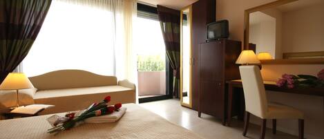 Minibar, in-room safe, soundproofing, free WiFi