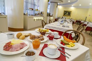 Petit déjeuner buffet compris tous les jours