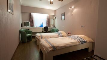 Dubbelrum | Sängtillbehör av högsta kvalitet, skrivbord och gratis barnsängar