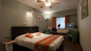 ห้องดับเบิล | เครื่องนอนระดับพรีเมียม, โต๊ะทำงาน, เปล/เตียงเด็กอ่อน (ฟรี)