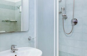 Dutxa, articles de tocador gratuïts, assecador de cabells i bidet 