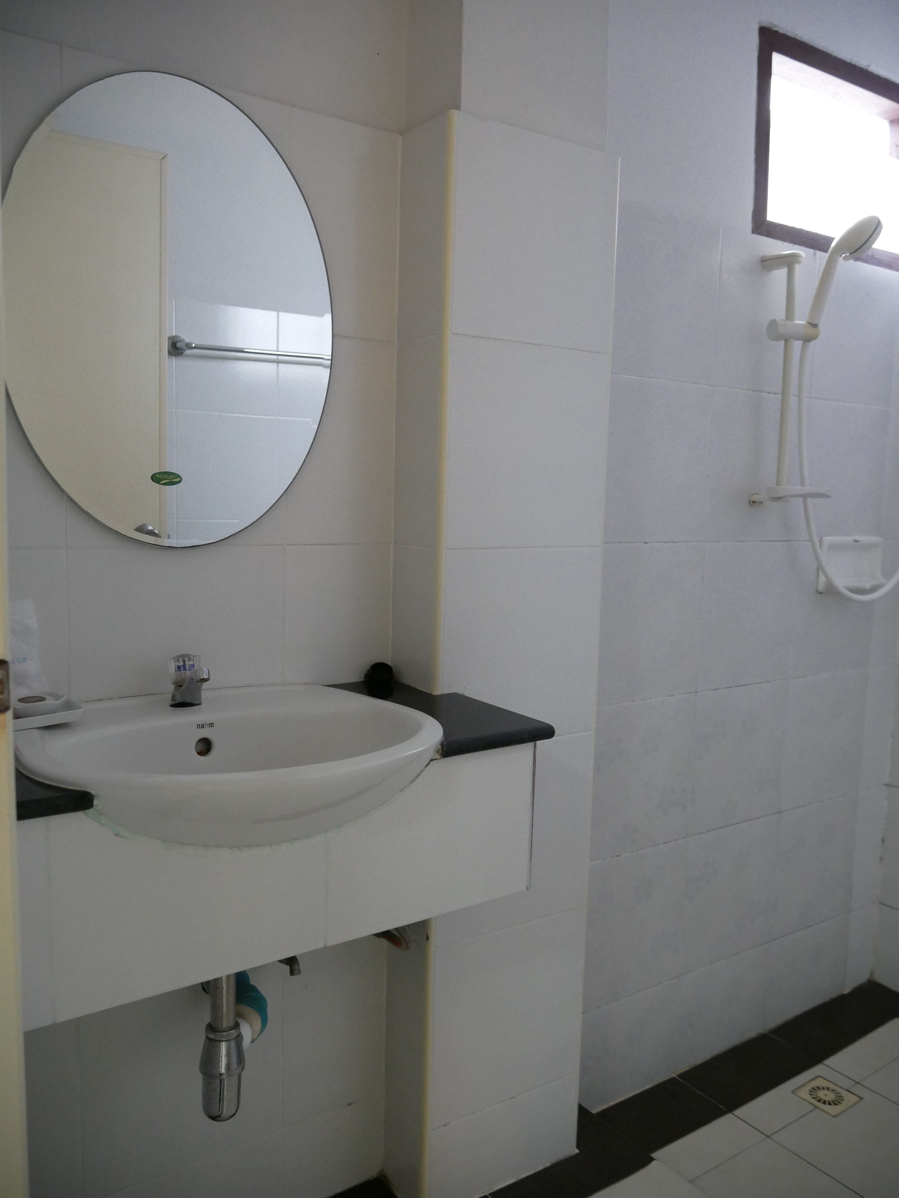 family triple room  | bathroom sink