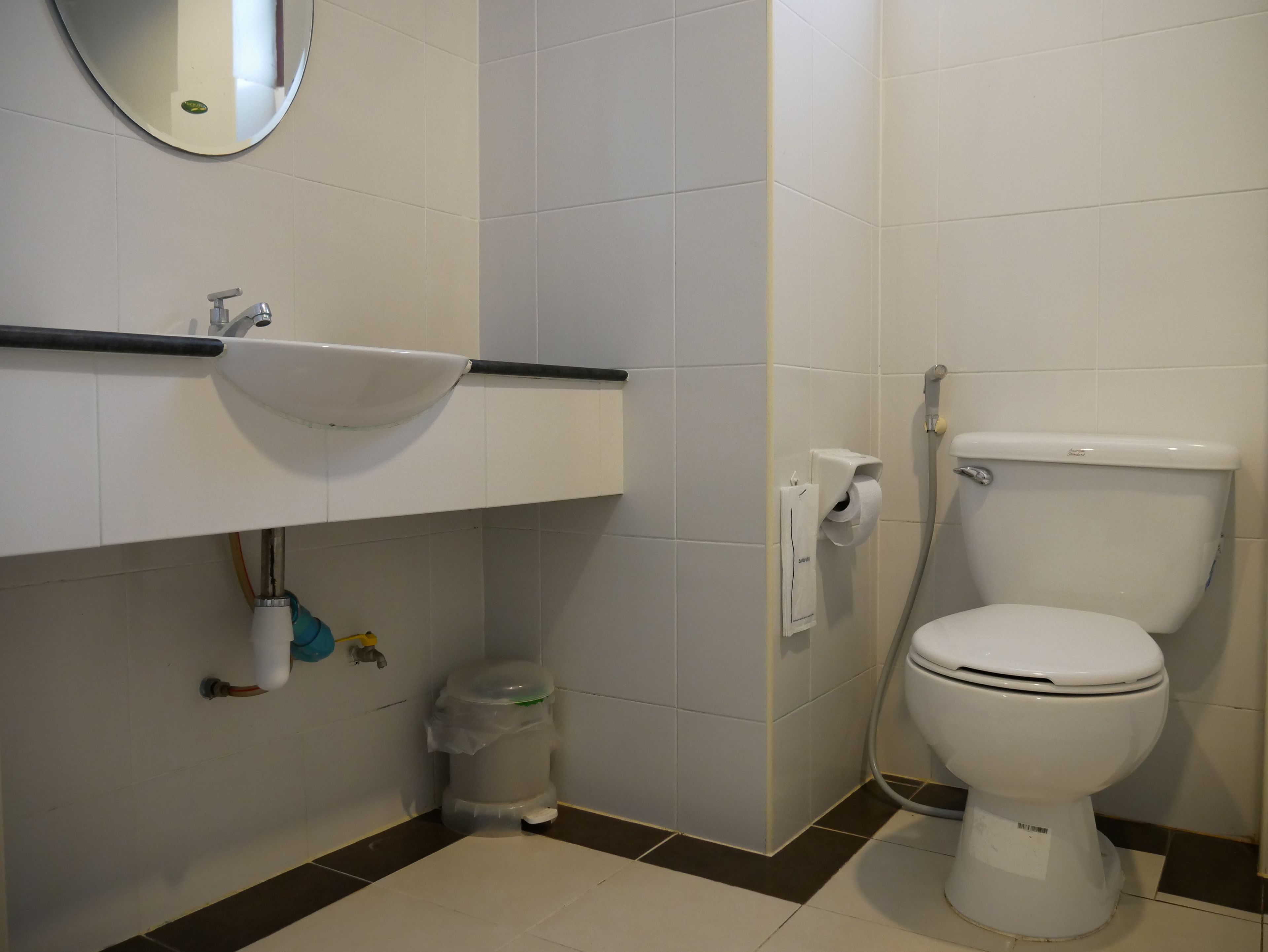 family triple room  | bathroom | shower, free toiletries, towels