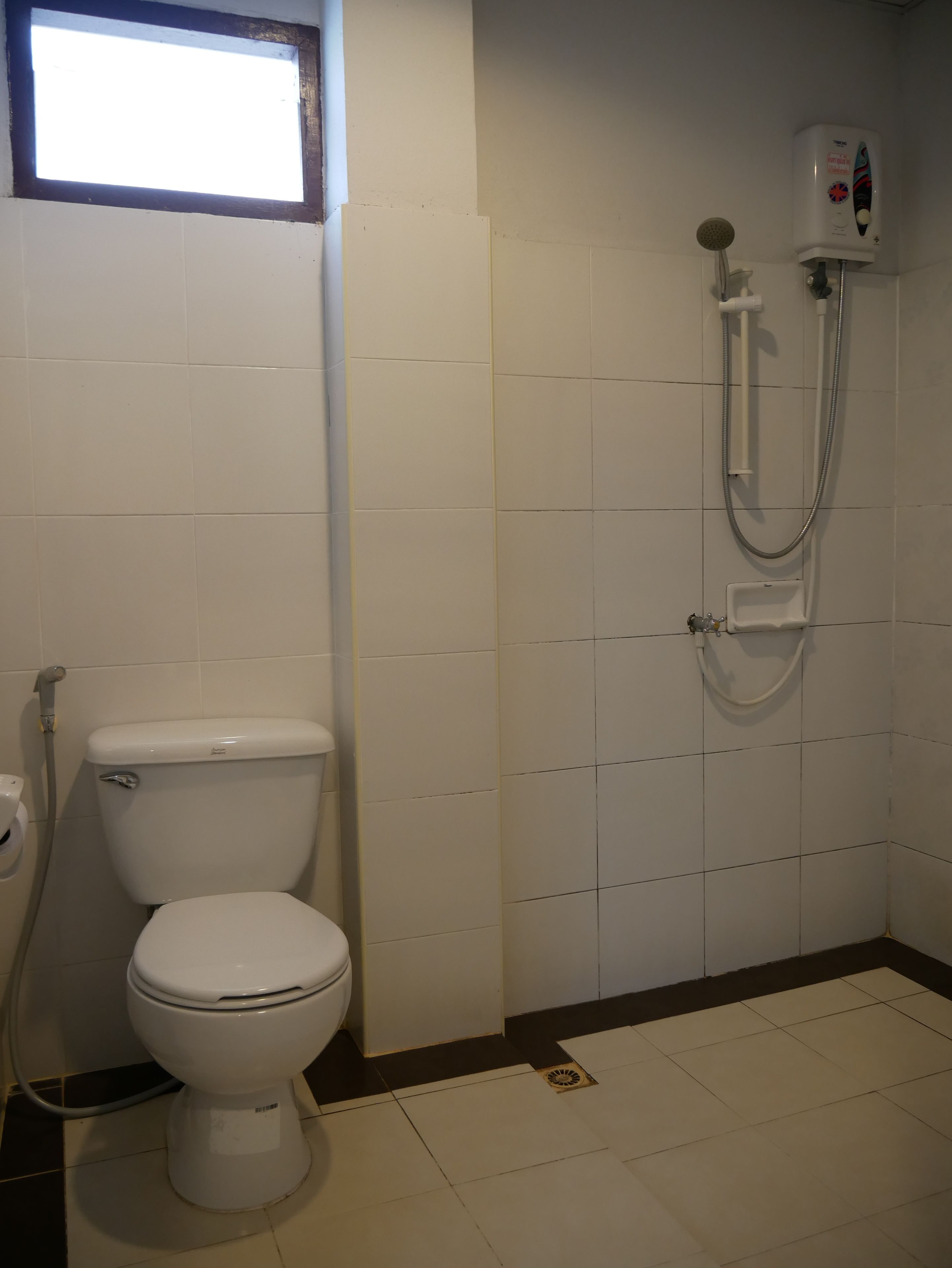 family triple room  | bathroom | shower, free toiletries, towels