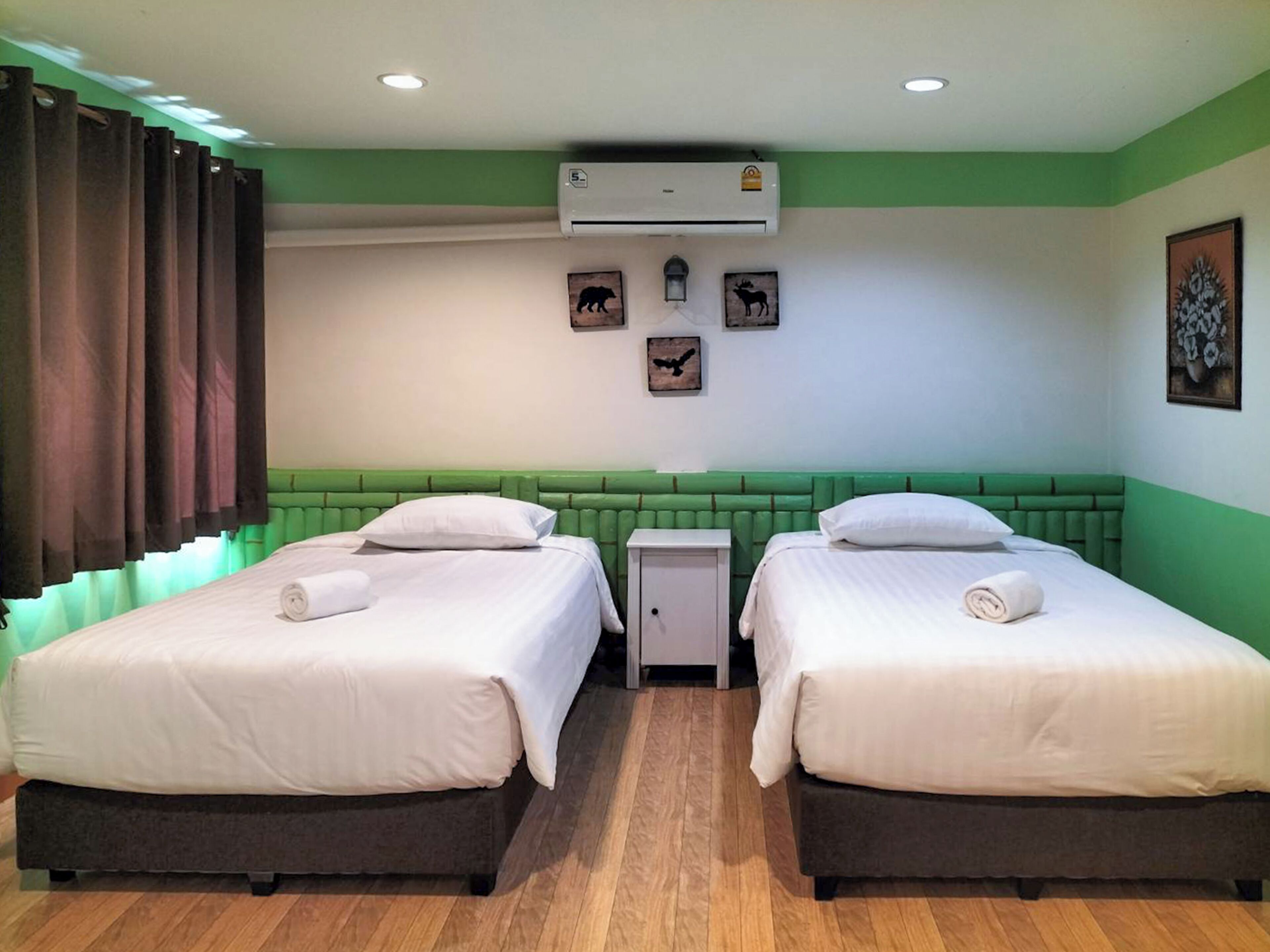 Deluxe Room, 2 Single Beds | Desk, blackout curtains, free WiFi, bed sheets