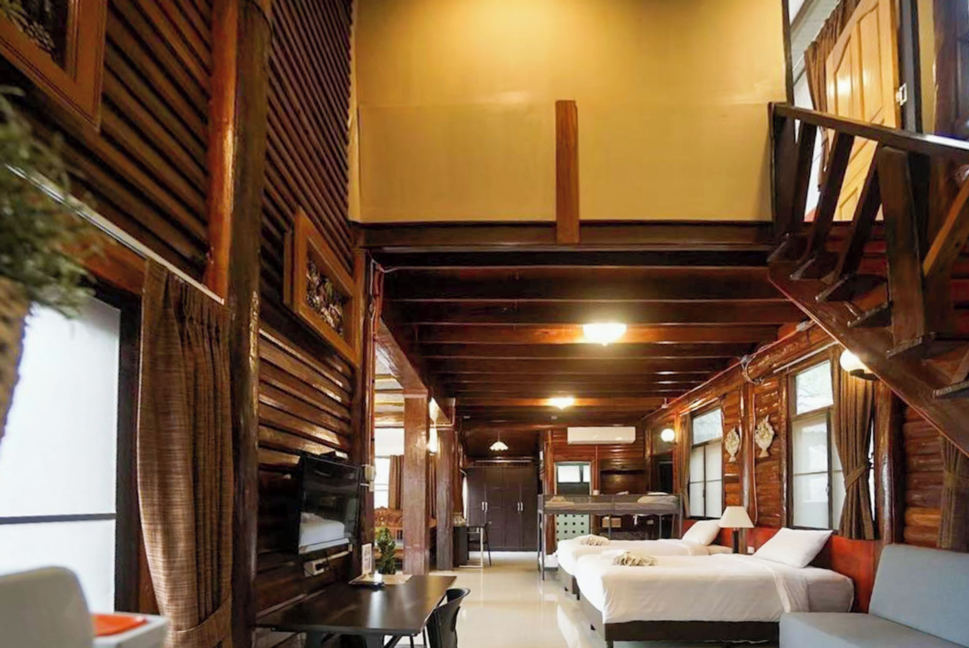 Pupiman Home | Escritorio, cortinas blackout, wifi gratis y ropa de cama 