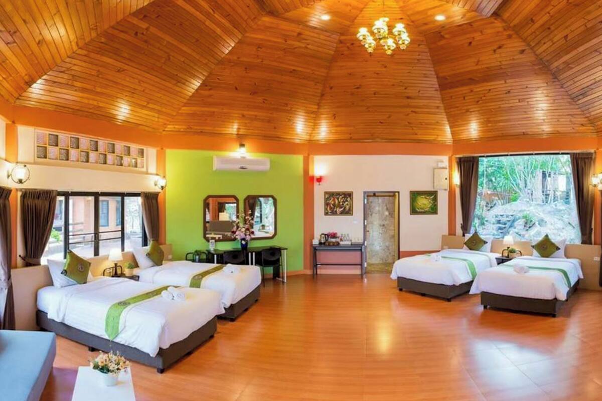 Cabaña básica | Escritorio, cortinas opacas, wifi gratis y ropa de cama