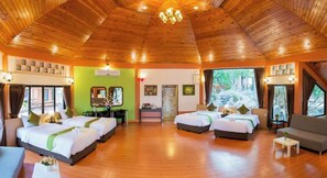 Cabaña básica | Escritorio, cortinas opacas, wifi gratis y ropa de cama