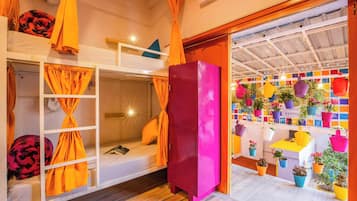 Bed In 10 Bed Mixed AC Dormitory Room With Shared Bathroom | Värdeförvaringsskåp på rummet, ljudisolering och gratis wi-fi