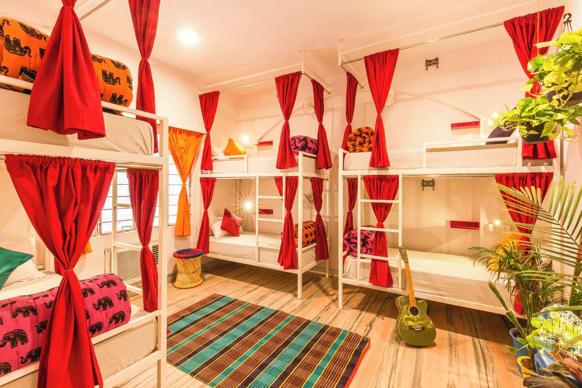 Caja de seguridad en la habitación y sistema de insonorización