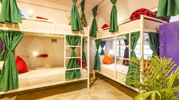 In-room safe, soundproofing, free WiFi, bed sheets