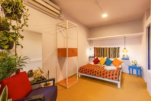 Caja de seguridad en la habitación y sistema de insonorización