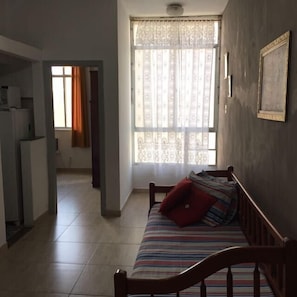 Basic Room, 1 Bedroom, City View, Corner | Living room