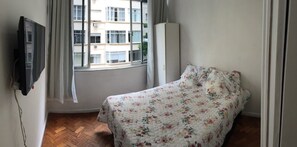 Quarto básico, 1 quarto, vista para a cidade, no canto | 1 quarto, escrivaninha