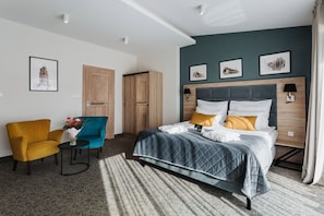 Chambre Deluxe double, 1 très grand lit | Minibar, coffre-fort, bureau, système d’insonorisation