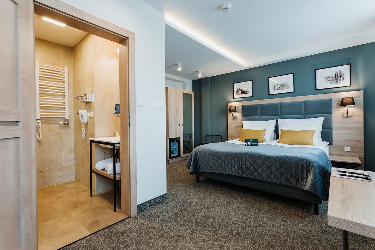 Minibar, coffres-forts dans les chambres, bureau, chambres insonorisées