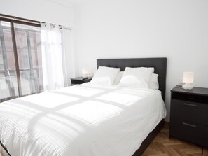 3 bedrooms, iron/ironing board, internet, bed sheets