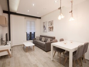 TV - Deluxe & brand new apartment in Sol (Madrid)