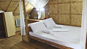 Deluxe Room | Desk, free WiFi - V House (San Pablo)