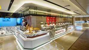 A buffet setup with various food items and a marble counter. - Lakeside Hotel Xiamen Airline (Xiamen)