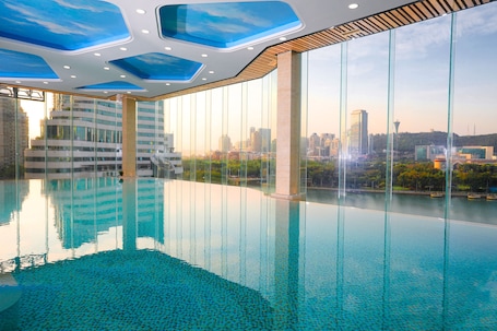 Indoor pool. Lakeside Hotel Xiamen Airline