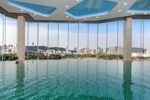 สระว่ายน้ำในร่ม