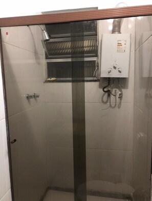 Zimmer, eingeschränkter Meerblick, Eckzimmer | Dusche im Bad