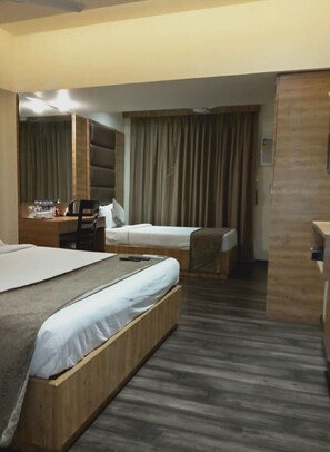 Kamar Keluarga, 1 Tempat Tidur Queen | Kedap suara, tempat tidur lipat/tambahan, dan Wi-Fi gratis