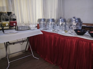 Café da manhã com buffet todos os dias mediante uma taxa