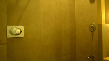 Shower, free toiletries, towels