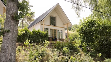 Cabin (Badstuga med sovloft) | Iron/ironing board, cots/infant beds, bed sheets