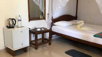 Deluxe tweepersoonskamer, 1 kingsize bed, uitzicht op tuin, op benedenverdieping | 1 slaapkamer, lakens van Egyptisch katoen, luxe beddengoed, een minibar