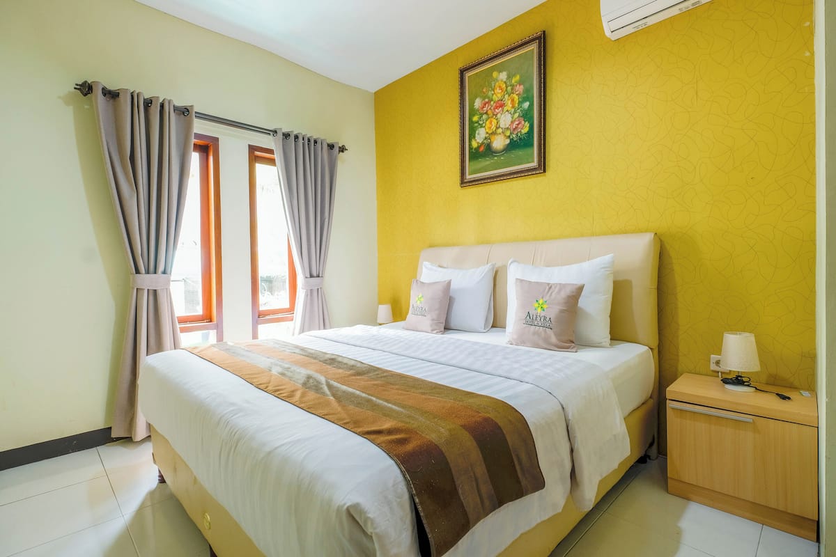 Family Villa | Desk, soundproofing, free WiFi, bed sheets