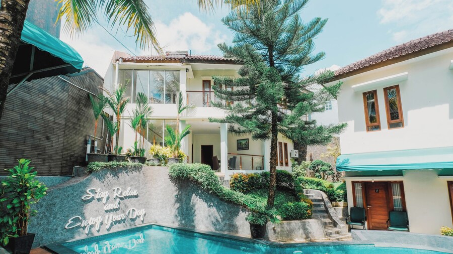 Aleyra Hotel and Villa Garut