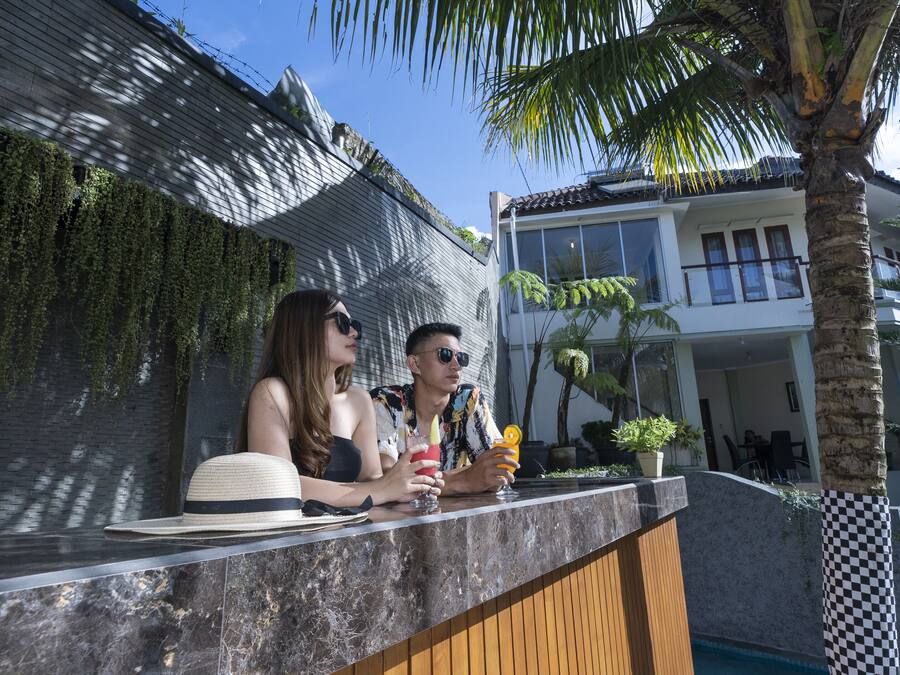 Poolside bar