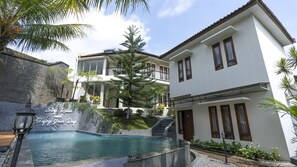 Escritorio, sistema de insonorización, wifi gratis y ropa de cama 