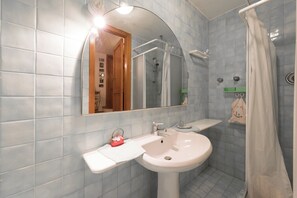 Classic-hus | Badeværelse | Bruser, hårtørrer, bidet