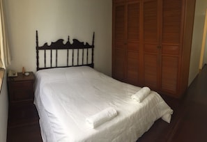 1 habitación, escritorio, cortinas blackout y wifi gratis 