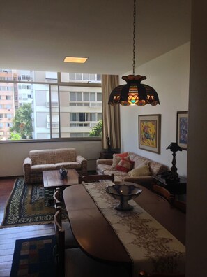 Doppelzimmer zur Einzelnutzung | Essbereich im Zimmer