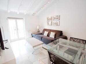 Een televisie en een dvd-speler