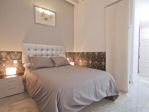 1 slaapkamer, een strijkplank/strijkijzer, internet, beddengoed