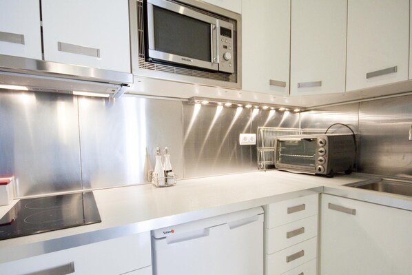 Fridge, microwave, coffee/tea maker, toaster