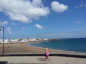 Beach nearby - Modern apartment 50 meters from the beach of Playa honda, free Wi-Fi,  (Playa honda Lanzarote)