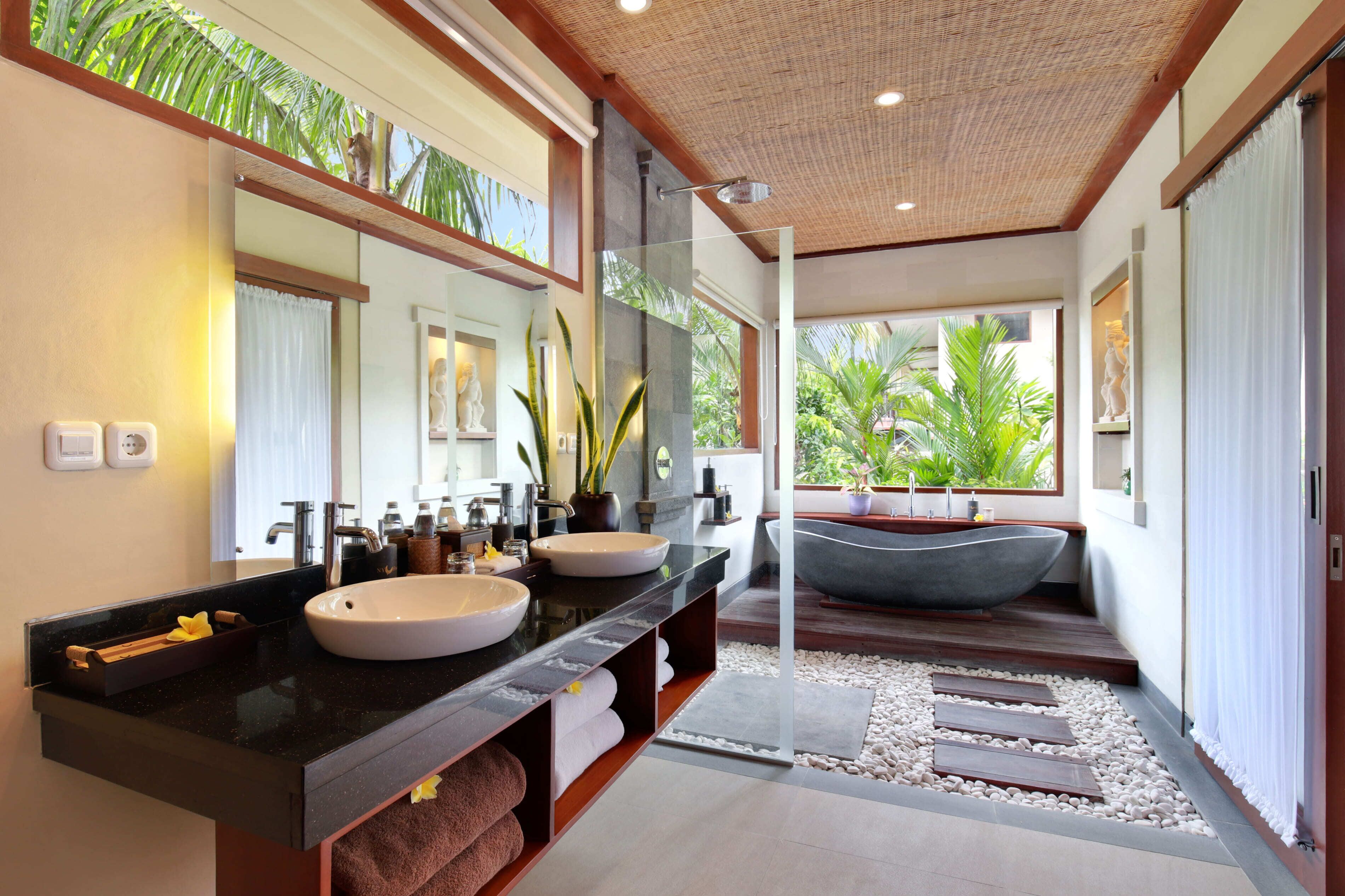 separate bathtub and shower, rainfall showerhead