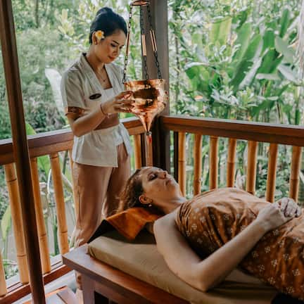 Couples treatment rooms, body treatments, aromatherapy