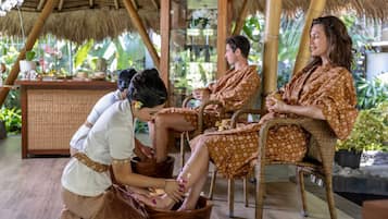Couples treatment room(s), body treatments, aromatherapy