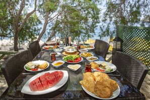Daily buffet breakfast for a fee