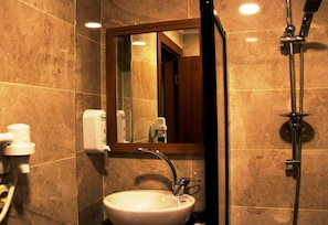 In-room safe, desk, free WiFi