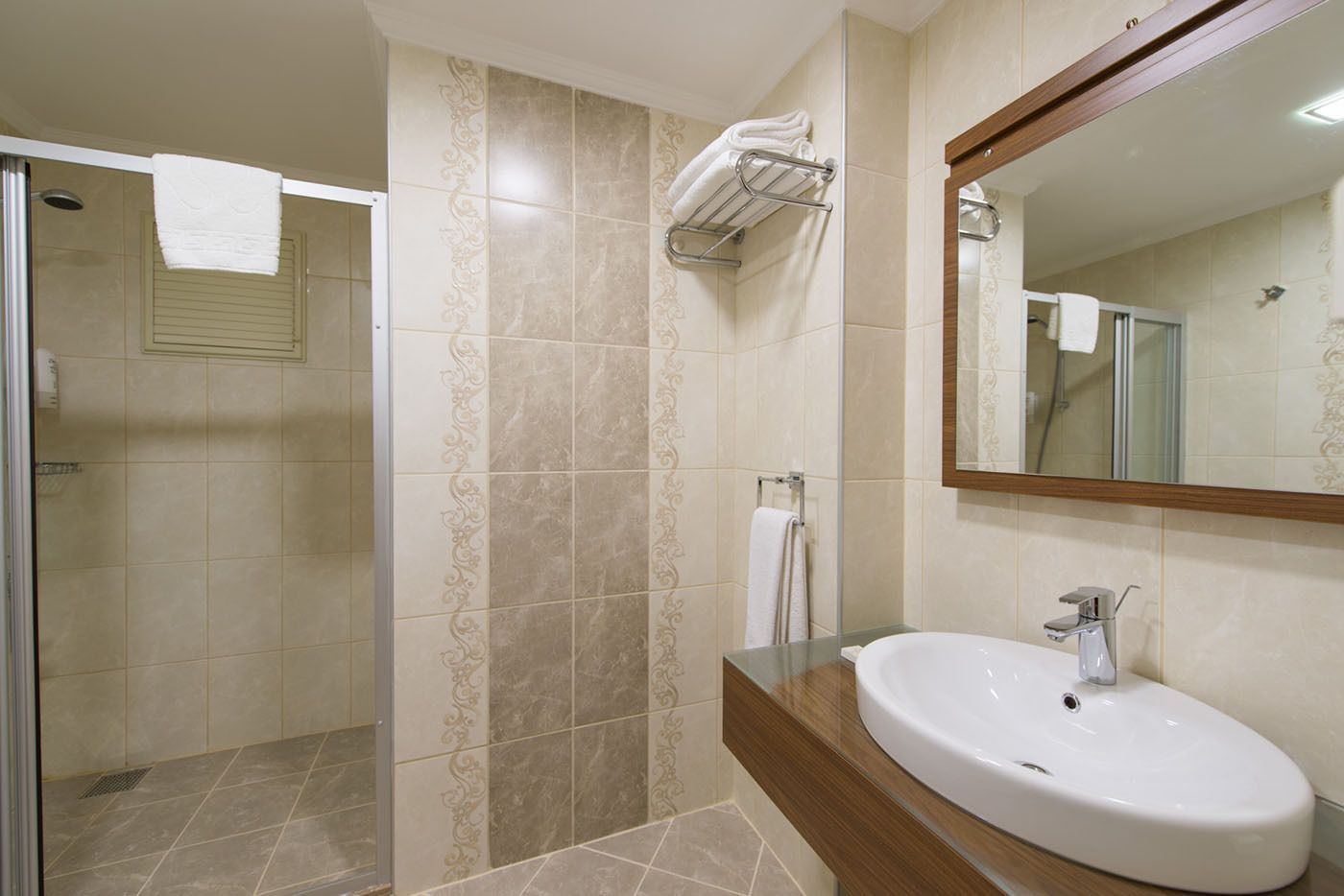 superior room | bathroom | free toiletries, hair dryer, slippers, towels