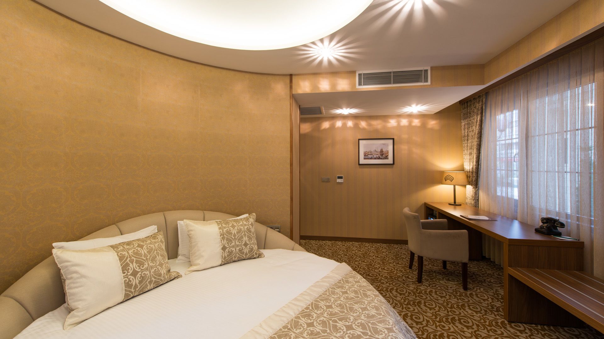 deluxe room | in-room safe, desk, soundproofing, free wifi